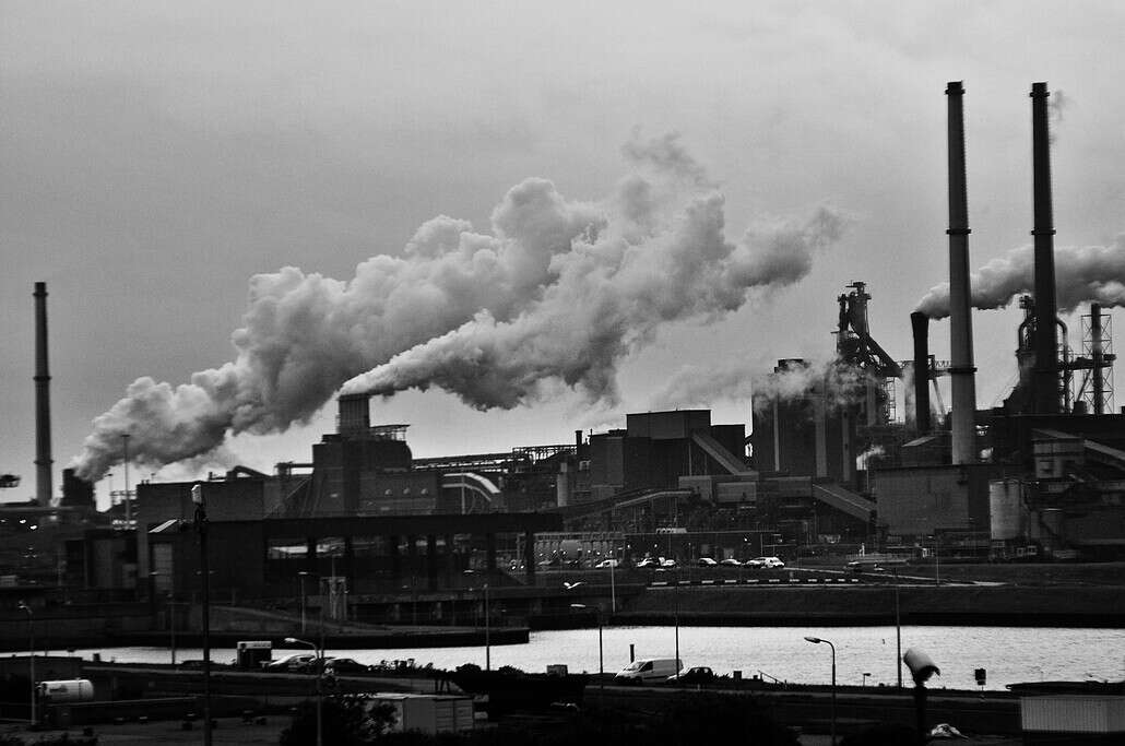 Industrial America, manufacturing pollution